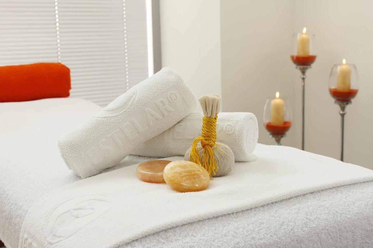 בארנקווילה Estelar Alto Prado מראה חיצוני תמונה A massage table with towels and massage stones