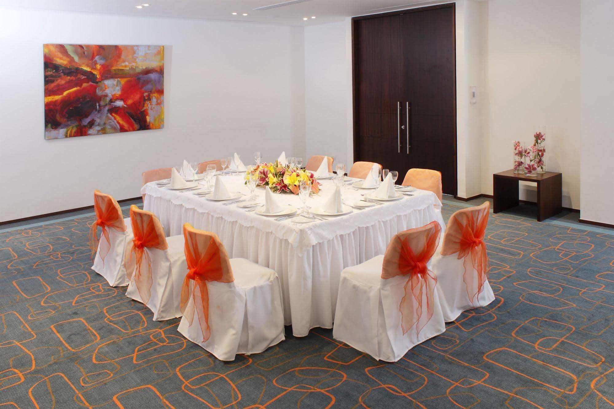 בארנקווילה Estelar Alto Prado מראה חיצוני תמונה A table set for a formal dinner
